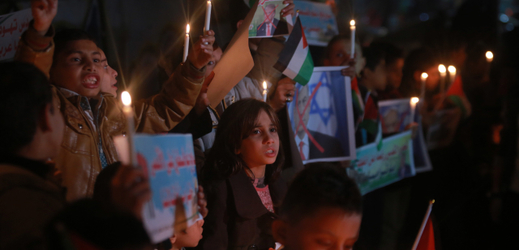 Palestinské děti se účastní protestu proti rozhodnutí prezidenta Trumpa o Jeruzalému.