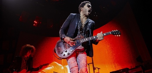 Americký rocker Lenny Kravitz vystoupí v O2 areně 2. června.