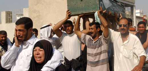 Truchlící v Basře (ilustrační foto). 