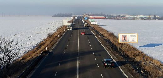 Silnice mezi Olomoucí a Ostravou (ilustrační foto).