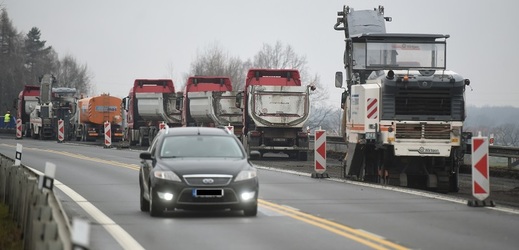 Kraj Vysočina chce opravit 14 silnic, plánuje i obnovu mostu v Mírovce u Havlíčkova Brodu.