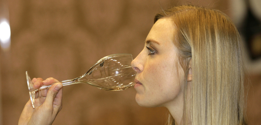 Každý devátý dospělý v Česku pije alkohol minimálně čtyřikrát týdně (ilustrační snímek).