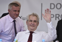 Kancléř Vratislav Mynář (vlevo) a prezident Miloš Zeman. 