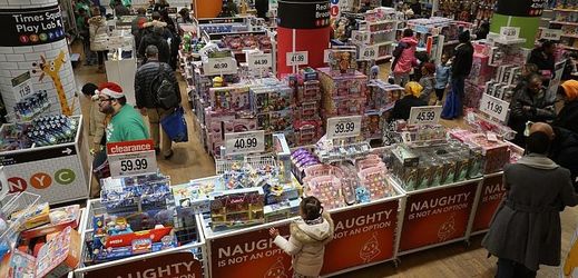 Hračkářství Toys 'R' Us hodlá uzavřít pětinu svých prodejen ve Spojených státech. Reaguje tak na jeden z nejhorších bankrotů v oboru.