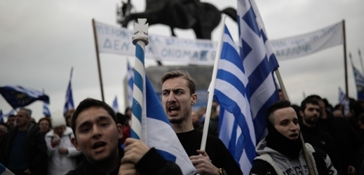 Tisíce lidí se účastní protestního shromáždění proti vývoji na téma Řecko a Makedonie.