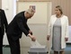 Současný prezident Miloš Zeman odevzdal hlas ve druhém kole prezidentských voleb společně s manželkou Ivanou. 