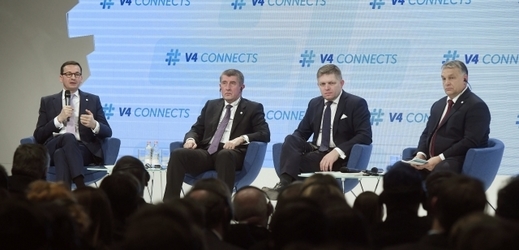 Zleva Mateusz Morawiecki, Andrej Babiš, Robert Fico a Viktor Orbán.