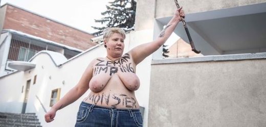 Aktivistka hnutí Femen v Kyjevě.