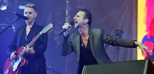 Zpěvák Depeche Mode David Gahan (vpravo) a kytarista Martin Gore.