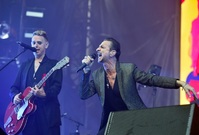 Zpěvák Depeche Mode David Gahan (vpravo) a kytarista Martin Gore.