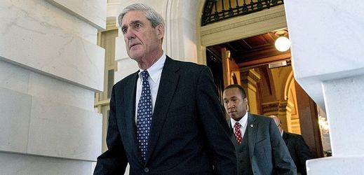 Býval ředitel FBI Robert Mueller. Federální bezpečnostní úřad vedl v letech 2001-2013. Nyní stojí v čele komise, která vyšetřuje údajné ovlivňování amerických prezidentských voleb.