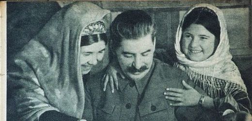 Josif Vissarionovič Džugašvili, řečený Stalin, na fotografii v časopisu Vlasta z roku 1960.