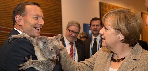 Bývalý australský premiér Tonny Abbott a německá kancléřka Angela Merkelová na snímku z roku 2014.