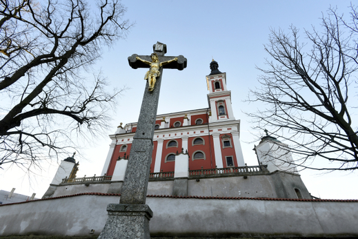 Kostel Panny Marie Pomocné s jezuitskou rezidencí na Chrudimsku.