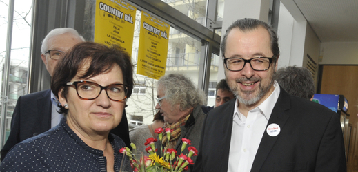 Známý brněnský kadeřník Jan Špilar, na snímku s manželkou prezidentského kandidáta Jiřího Drahoše.