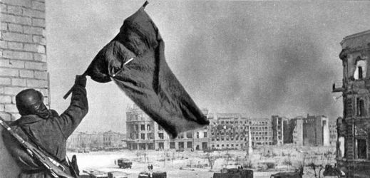 Dne 2.února 1943 zavlála na Náměstí padlých hrdinů ve Stalingradu Rudá vlajka.