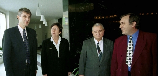 V hotelu International v Brně se 20. prosince setkal současný brněnský primátor Petr Duchoň (vlevo) se svými předchůdci Dagmar Lastoveckou, Pavlem Podsedníkem (druhý zprava) a Jiřím Horákem (vpravo).