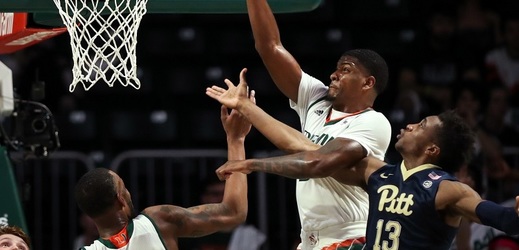 Basketbalista Anthony Davis dovedl v NBA New Orleans k výhře.