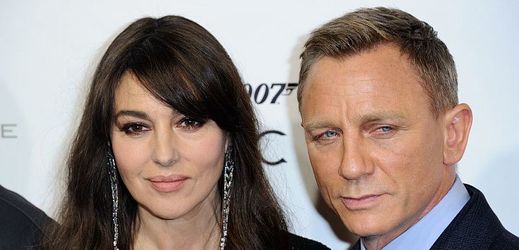 Herci Monika Bellucciová a Daniel Craig se představili v bondovce Spectre.