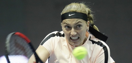 Tenistka Petra Kvitová porazila v semifinále turnaje v Petrohradu pátou nasazenou Němku Julii Görgesovou a poprvé od loňského července si zahraje o titul.