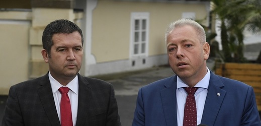 Jan Hamáček (vlevo) a Milan Chovanec jsou nejpravděpodobnějšími kandidáty na post nového předsedy ČSSD.