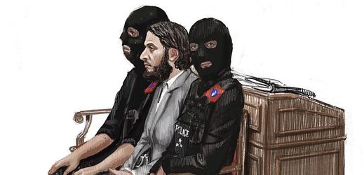 Salah Abdeslam na malířově podobizně u soudu.
