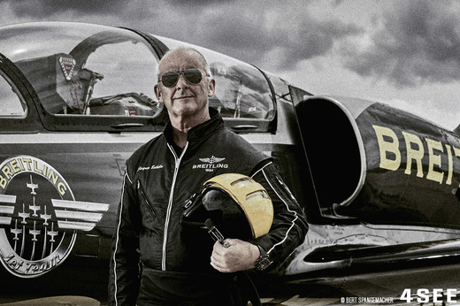 Jacques Bothelin, lídr známé civilní akrobatické skupiny Breitling Jet Team.