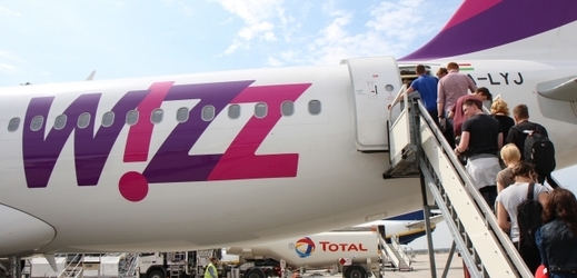 Letadlo aerolinek Wizz Air v Eidhovenu. 