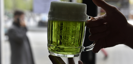 Zelené pivo.