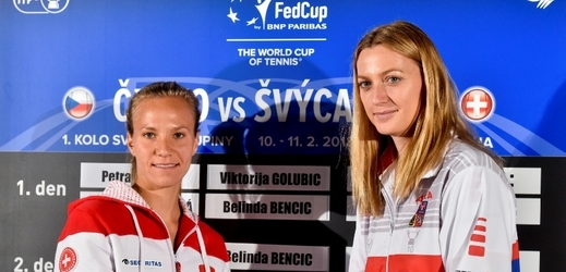 Tenistka Petra Kvitová se svou sobotní soupeřkou Golubicovou.