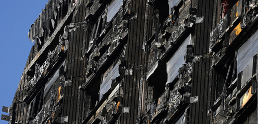 Bytový dům Grenfell Tower v Londýně po požáru.