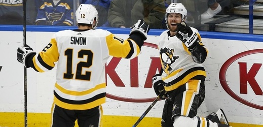 Dominik Simon přispěl dvěma asistencemi k výhře Pittsburghu.