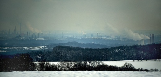 ArcelorMittal Ostrava a Elektrárna Třebovice (vpravo), snímek z 2. února 2018.