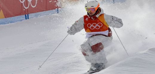Kanadský akrobatický lyžař Mikaël Kingsbury ovládl jízdu v boulích.