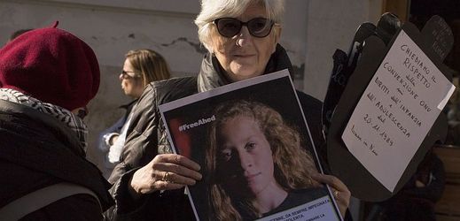 Demonstrace za propuštění Ahid Tamímíové v Itálii.