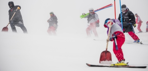 Ženský slalom byl kvůli silnému větru přesunut.