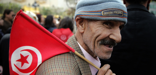 Muž s vlaječkou Tuniska (ilustrační foto). 