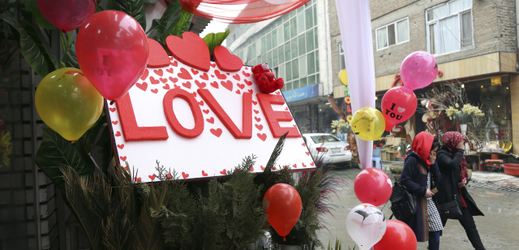 Dárky ve tvaru srdce si na Valentýna v Latinské Americe dávají nejen zamilované páry, ale i přátelé.