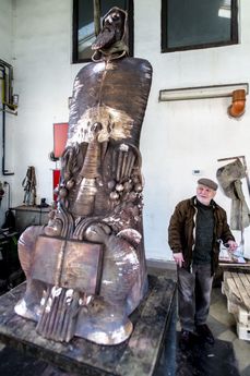 Na snímku je sedmasedmdesátiletý sochař David Babajan.