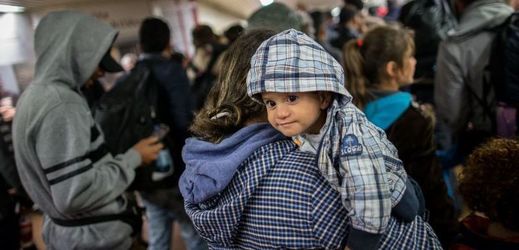 Uprchlíci po příjezdu na Dortmundské nádraží (ilustrační foto).