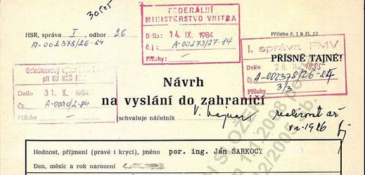 Na snímku z Archivu bezpečnostních složek je část spisu ze složky bývalého příslušníka StB Jána Sarkocyho.