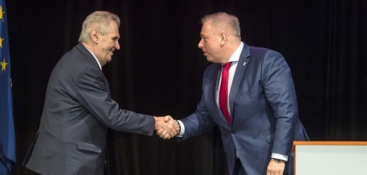 Miloš Zeman (vlevo) a Milan Chovanec na sjezdu sociální demokracie.