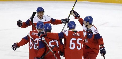 Čeští hokejisté oslavující gól proti Švýcarsku.