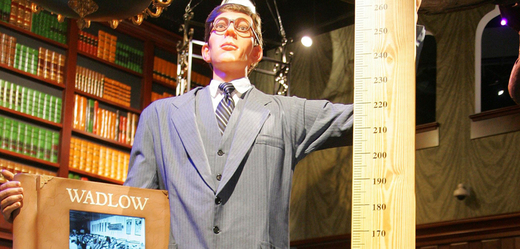 Američan Robert Waldow měřil 272 centimetrů.