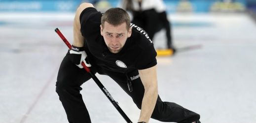 Ruský curler Alexandr Krušelnickij.