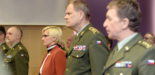 Ministryně obrany Karla Šlechtová s náčelníkem generálního štábu Josefem Bečvářem. 