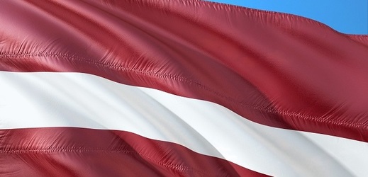 Vlajka Lotyšska.