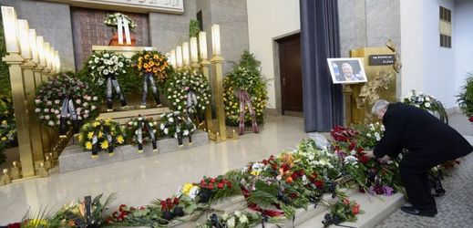 Pohřeb Miroslava Šloufa ve strašnickém krematoriu.