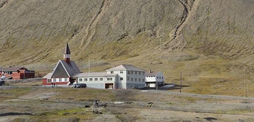 Nejsevernější farnost na světě v malém norském městečku Longyearbyen.