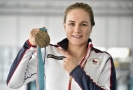 Karolína Erbanová s bronzovou olympijskou medailí.